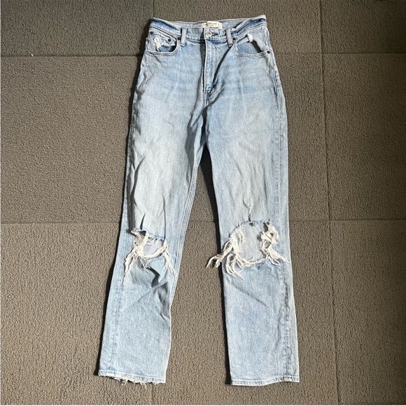 A&F ultra high rise straight jean - Picture 2 of 5